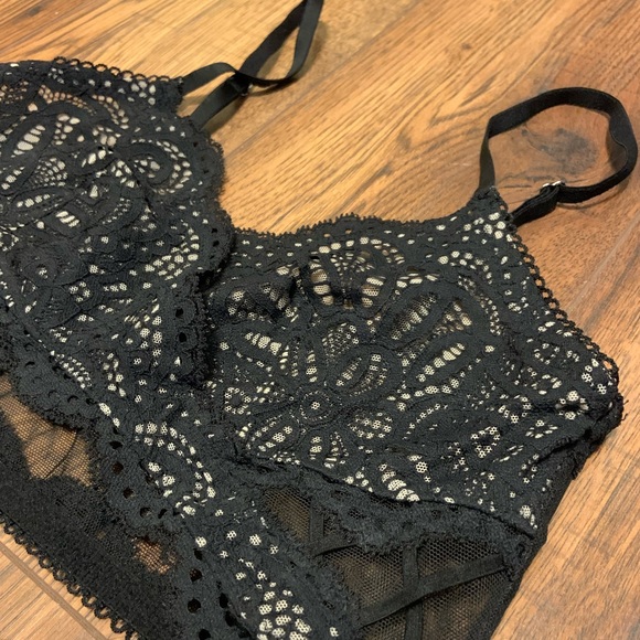 NEW Victoria’s Secret Lacey Design Bra - Picture 3 of 5
